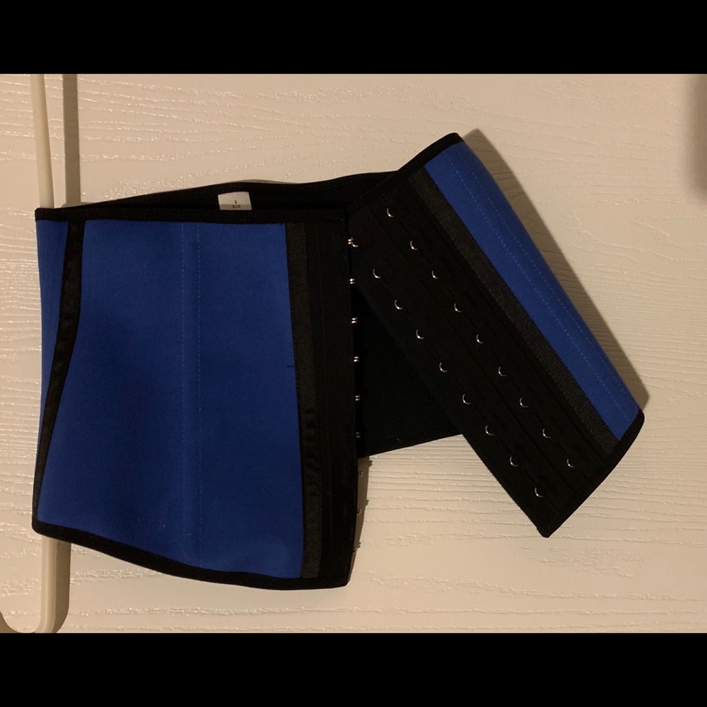 Waist trainer.